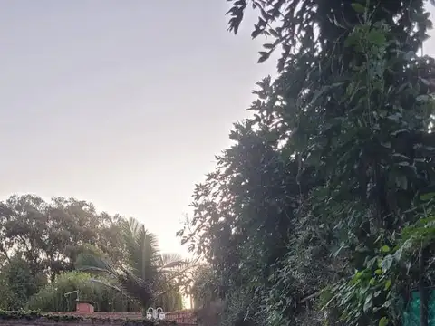 42 entre 21 y 23 - VILLA DEL PLATA