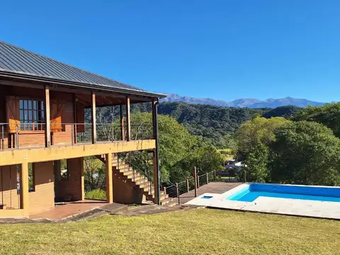 Casa 4 ambientes con 2 baños