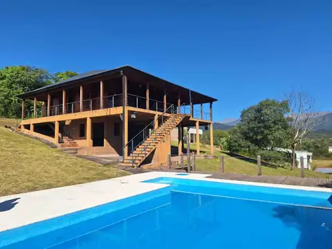 Casa en Venta con 2 cocheras