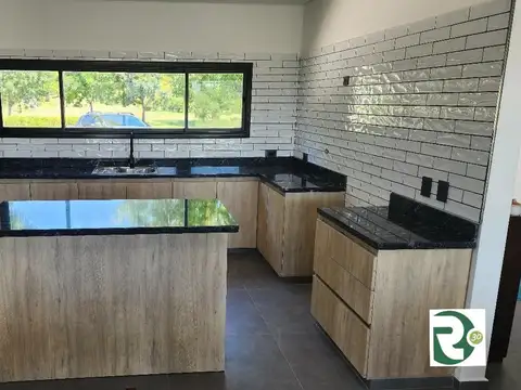 Casa en Venta en El Cazal, USD 295.000