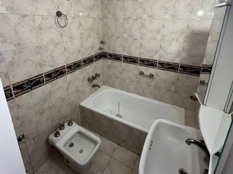 Casa en Alquiler con 1 cochera