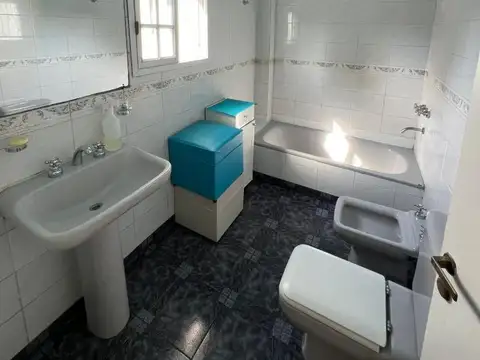 Casa 5 ambientes con 3 baños