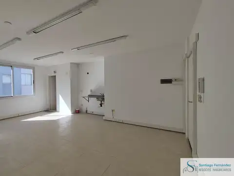 Oficina en alquiler 50 m2  1 despacho Office baño  privado 1 cochera Pilar