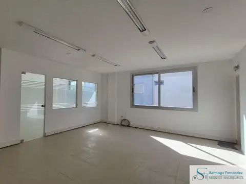 Oficina en alquiler 50 m2  1 despacho Office baño cochera Pilar