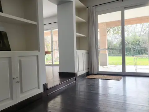 Casa en Venta con 5 cocheras