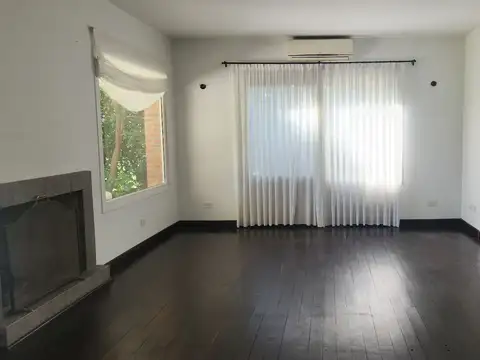 Casa 7 ambientes con 4 baños