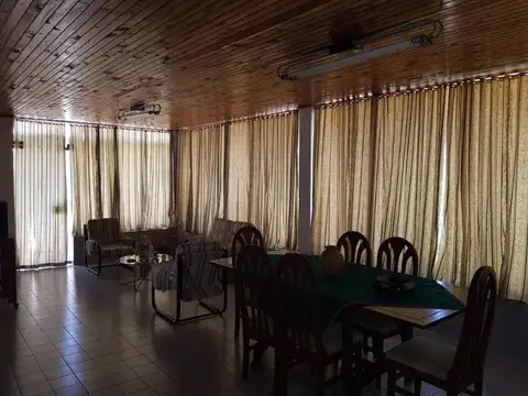 Casa en Venta con 4 cocheras