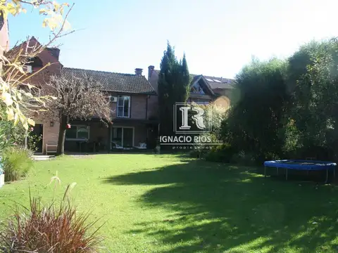 Casa 7 ambientes con 2 baños