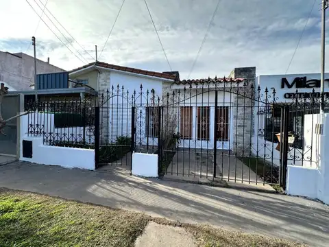AMPLIA CASA 3 DORMITORIOS SOBRE AV CORDILLERA