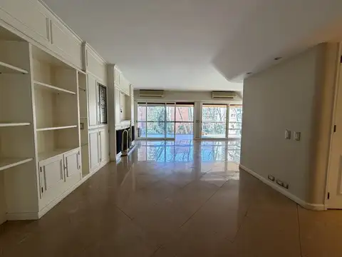 Departamento en Venta con 3 cocheras