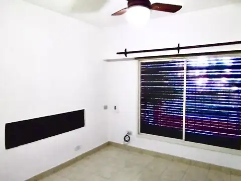 CASA DE CON AMBIENTES AMPLIOS EN MUY BUENA UBICACION