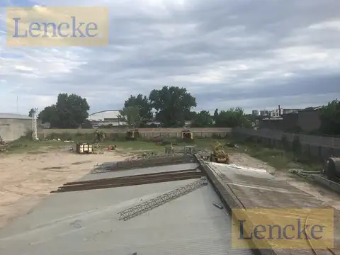 Gran fraccion en zona industrial frente al canal San Fernando, apta diversos usos, venta