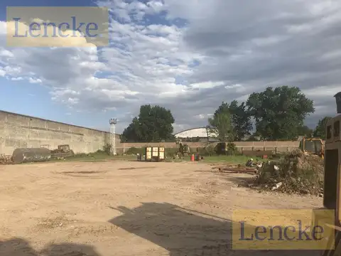Gran fraccion en zona industrial frente al canal San Fernando, apta diversos usos, venta