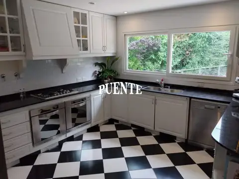 Casa 5 ambientes con 3 baños