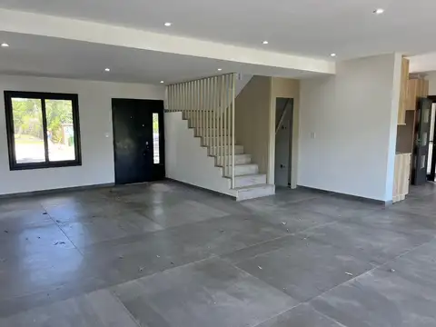 Casa en Alquiler de 3 dormitorios