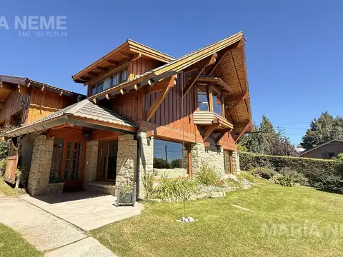 CASA EN VENTA BARILOCHE DE CATEGORÍA SOBRE AV. PIONEROS -MELIPAL