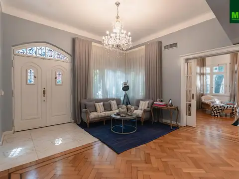 Casa en Venta con 2 cocheras