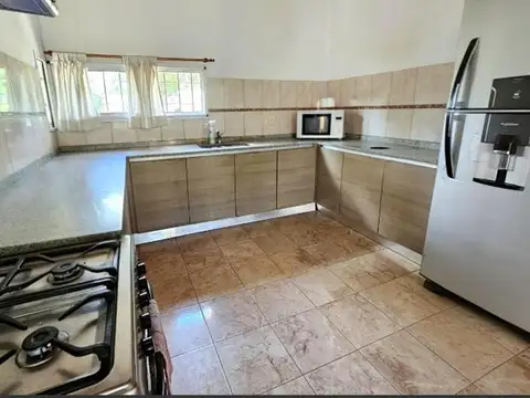 Casa 4 ambientes con 1 baño