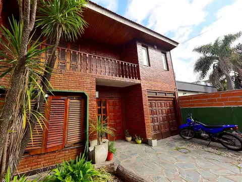 CASA 7 ambientes, VENTA, ADROGUÉ, GARAGE, JARDIN