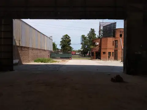 Se vende galpon con oficinas sobre Panamericana Tigre