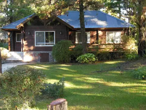 Muy linda casa de 3 ambientes en Carilo! Se vende equipada y amoblada!