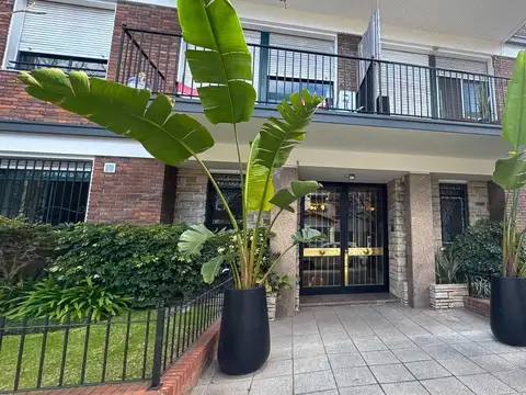 Venta Departamento 4 ambientes con patio en Martínez