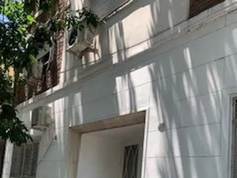 Departamento en Planta Baja  con patio y gran fondo en comun