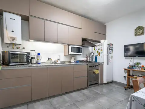 Casa 6 ambientes con 2 baños