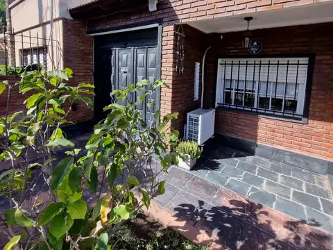 Casa en Venta en Castelar Sur, USD 195.000