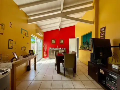 Casa 4 ambientes con 1 baño
