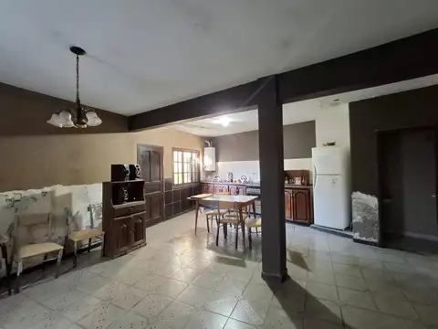Casa 3 ambientes con 2 baños