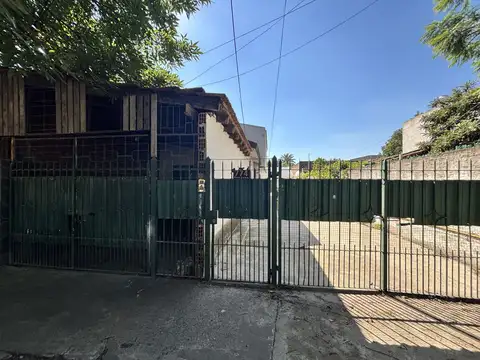 Casa + 2 departamentos + local en venta!