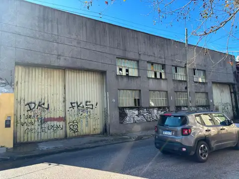 GALPON A 1/2 CUADRA  AV. RIVADAVIA 909 M2   FOT 1,6  FOS 0.6