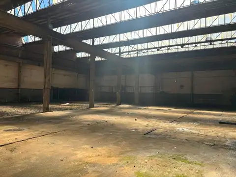 GALPON A 1/2 CUADRA  AV. RIVADAVIA 909 M2   FOT 1,6  FOS 0.6