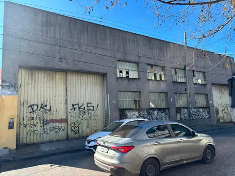 GALPON A 1/2 CUADRA  AV. RIVADAVIA 909 M2   FOT 1,6  FOS 0.6