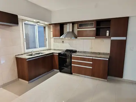 Venta Semipiso 4 amb c/balcón, seminuevo, detalles categoría, San Martín Centro