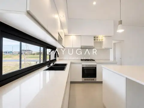 Casa en Venta con 7 cocheras