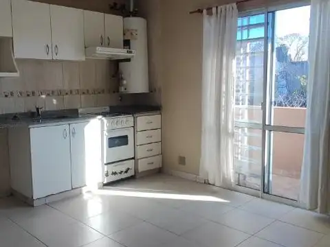 Departamento en Alquiler en Bernal Oeste, $ 700.000