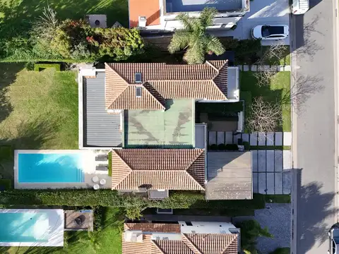 Casa 6 ambientes con 3 baños