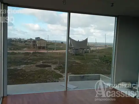 Casa 2 ambientes con 1 baño