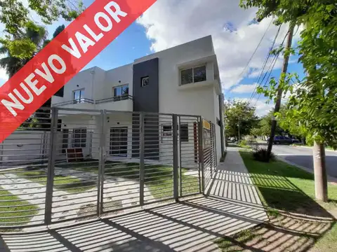 Departamento tipo casa en venta en Castelar Sur