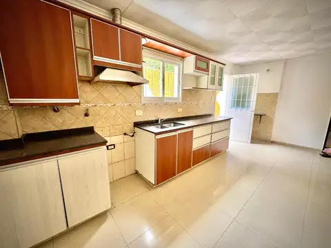 APTO CREDITO Venta casa 5 dorm  Alta Cba 2plantas