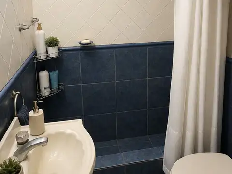 Depto Tipo Casa en Alquiler en Sarandi, $ 400.000