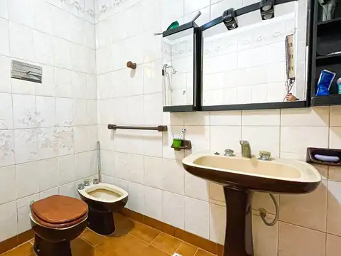 Venta Casa multifamiliar c/local  Isidro Casanova