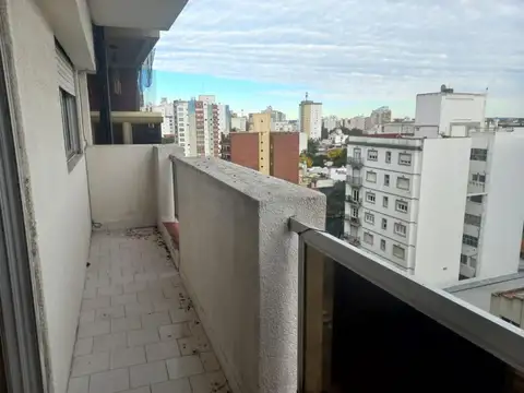 Depto 3 Amb Zona La Perla Plaza España Con Balcon En Venta