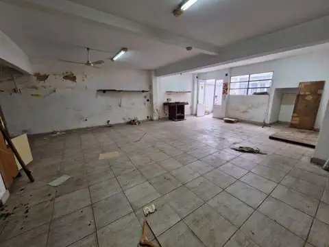 Galpon de 160 m2. en 2 Plantas con Entrada Independiente