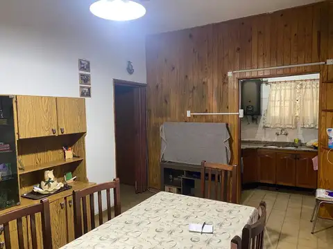 Casa 5 ambientes con 2 baños