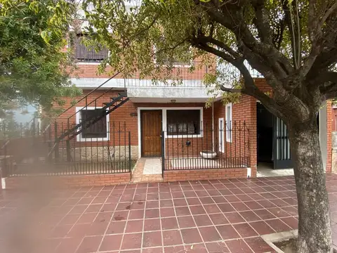 VENTA CASA 4 DOR PATRICIOS CÓRDOBA patio y cochera