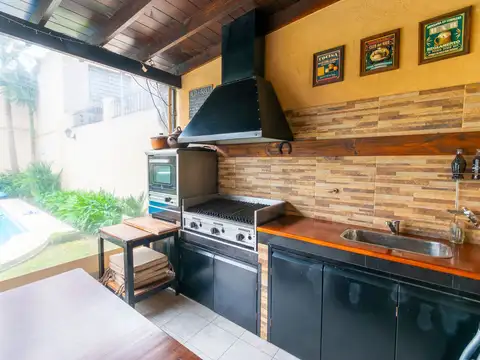 VENTA CASA CON PARQUE Y PILETA | APTA CRÉDITO
