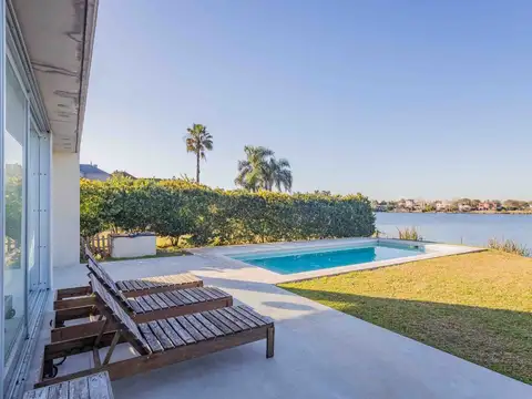 Casa  en venta en San Isidro Labrador laguna y Rio